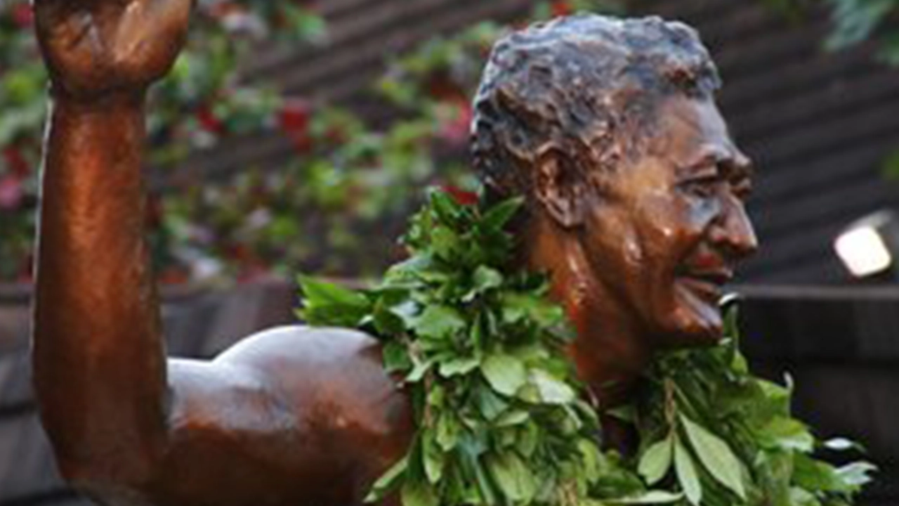 Hamana Kalili statue waving the Shaka sign at the Polynesian Cultural Center
